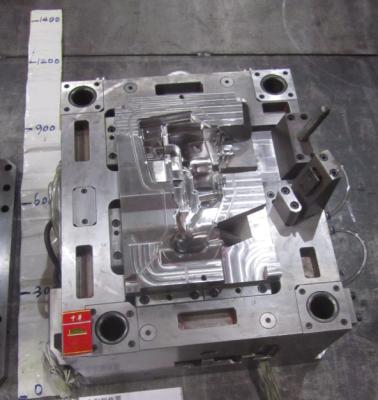 China Custom Pin Gate Multi Cavity Hot Runner Injection Mould Plastic Auto Parts for sale