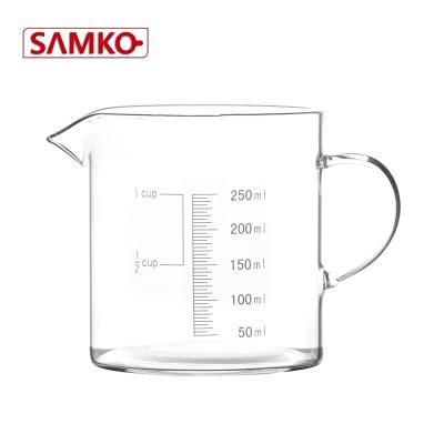 China Viable Glass Measuring Cup Water Jug Clear Borosilicate Glass Jug for sale