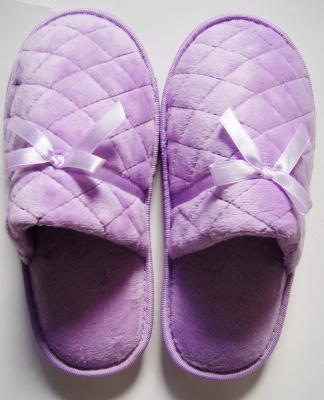 China Breathable Memory Foam Slipper, Micro Plush Women Micro Quilted Lady Fleece Slipper-Purple Color for sale