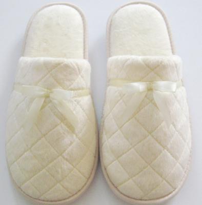 China Memory Foam Slipper, Micro Plush Women Lightweight Quilted Lady Micro Fleece Slipper-beige color for sale