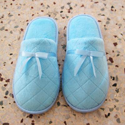 China Breathable Memory Foam Slipper, Plush Women's Micro Quilted Micro Fleece Slipper-Light Blue for sale