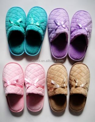 China Breathable Memory Foam Slipper , Plush Women Micro Quilted Lady Micro Fleece Slipper for sale