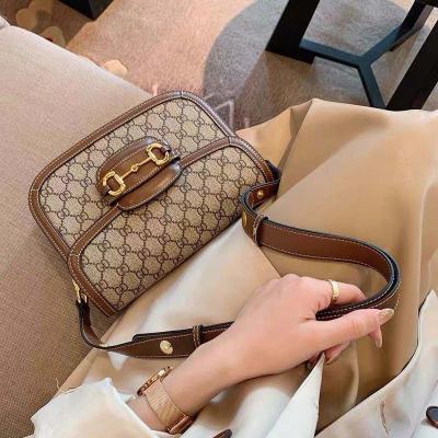 China Fashion 1:1 cc Luxury Brand Logo Horseshoe Handbag Cowhide Horsebit Printed Shoulder Bag Leather Saddle Women's Messenger Bag for sale