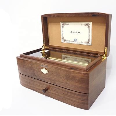 China Wooden Collectable Mechanical Music Box Remembrance Day Gift Mechanical Music Box for sale