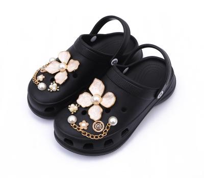 China 2022 New Design Ladies Breathable Garden Shoes Custom DIY Jewelry Accessories Fashion EVA Clogs Slippers for sale