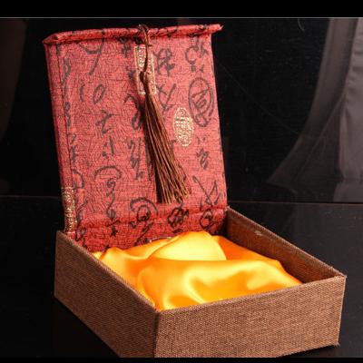 China 2019 handmade yanzhen the canvas bracelet and tassel jewelry box Handstring Buddha pearl gift box long chain lighter packaging box for sale