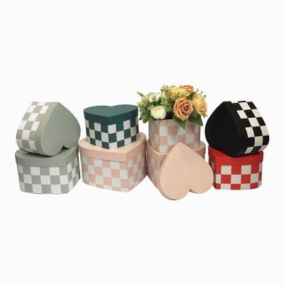 China Heart-shaped reused new simple color materials checkerboard set of three flower boxes with the same style store packaging bouquet hand gift box for sale