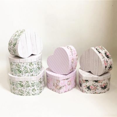 China Recyclable Heart Shaped Gift Box Fashion Garden Florist Wood Grain Packaging Material Party Favor Paper Box In Stock for sale