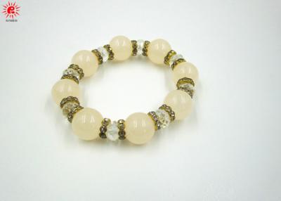 China De aangepaste Leuke Beige Armbanden van de het Glasparel van de Meisjescharme/de Armbanden van de Juwelencharme Te koop