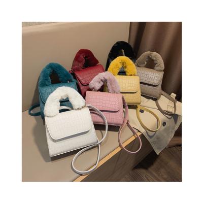 China 2022 Luxury Waterproof Fuzzy Crossbody Bag Lady Small Alligator Purse Crocodile Faux Fur Shoulder Bag Plush Handle Handbags Women Purse for sale