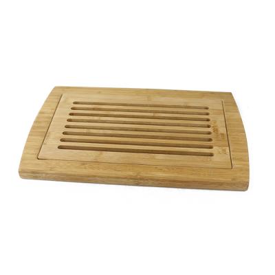 China Sustainable Organic Bamboo Bread Cutting Board With Crumb Tray for sale