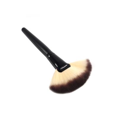 China Hot High Quality Fan Brush Sale Factory Wholesale Price Big Fan Kabuki Makeup Brush for sale