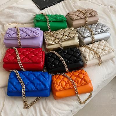 China Latest 2022 Newest Fashion Handbags Fashionable Ladies Pleated Handbag For Women Designer Chain Purses for sale