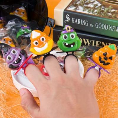 China Natural Halloween Candy Spoof Funny Cute Pumpkin Poop Ring Head Candy Casual Halloween Gifts For Kids for sale