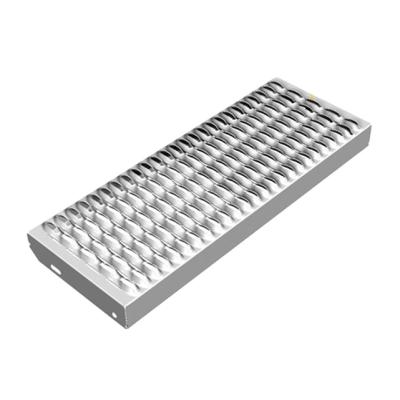 China 304 or 316 Diamond-Struts Safety Grater Stainless Perforated Sheet Mesh with Non-slip, High Strength, Lightweight for sale