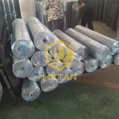 China Plain Weave PVC Coated Welded Wire Mesh Roll Garden Fence 1/4 Or 1/2 Material Cloth For Chickens for sale