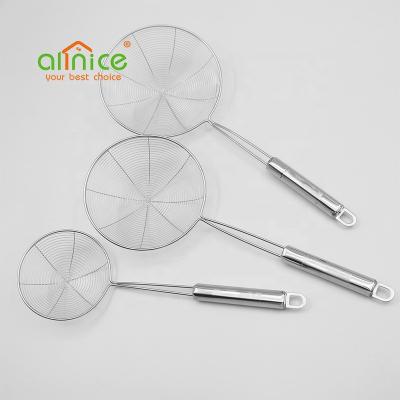 China Sustainable Bulk Home Wholesale Kitchen Used Multiple Sizes Frying Stainless Steel Strainer With Long Handle for sale