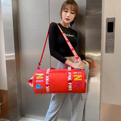 China Fashion Custom Logo Large Capacity Outdoor Gym Sports Bag Letter Print Mens Gym Tote Traveling Sport Pink Tote Beach Bag for sale