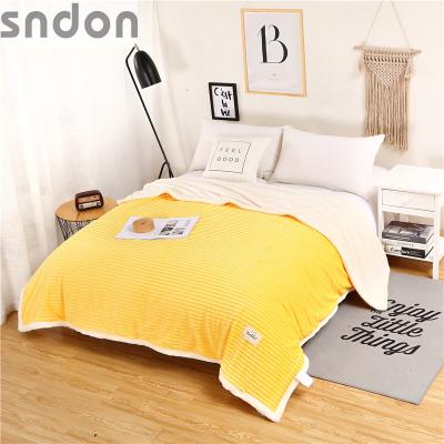 China Anti-pilling Warm Blanket Winter Weighted Bed Sheets Flannel Comforter Sets for sale