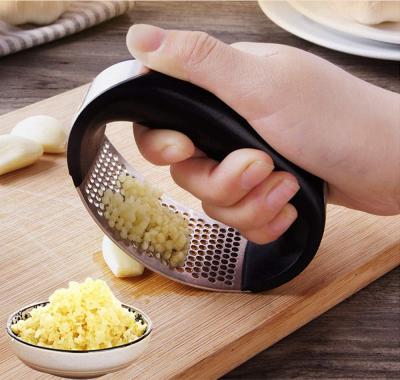 China Amazon Hot Selling Sustainable PP Garlic Press Rocker Arm Stainless Steel Garlic Meat Grinder Ergonomic Easy To Use Crusher for sale