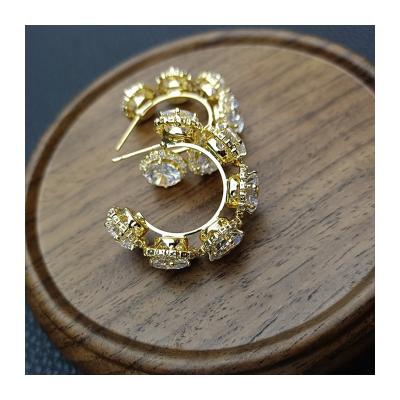 China Vintage Guangding ODM Brinco Ouro Diamond Flower Earrings for sale