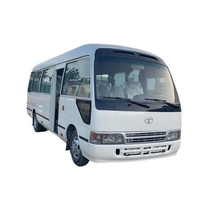 China Tweedehands Toyota Coaster 19 zitplaatsen met linkerhand en betaalbare 4-6L-verplaatsing Te koop