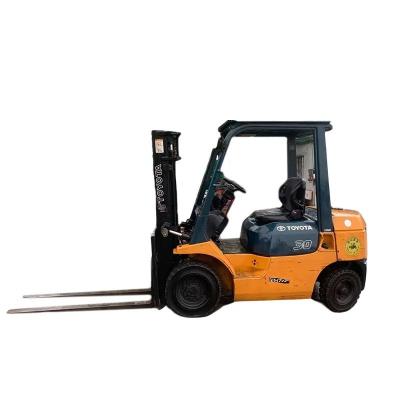 China 3000 kg Lightweight Used Japan Forklift with Diesel Engine and Centre of Gravity 500 mm for sale