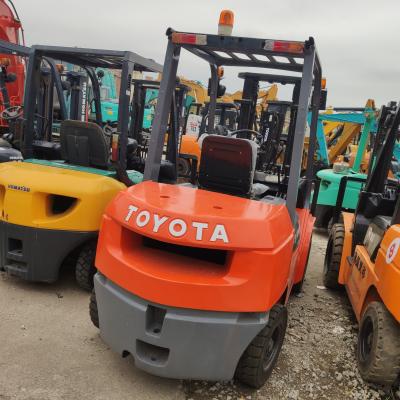 Cina 3 tonnellate di carrello elevatore Toyota diesel con capacità di carico di 3 tonnellate di ore di lavoro 2001-4000 in vendita