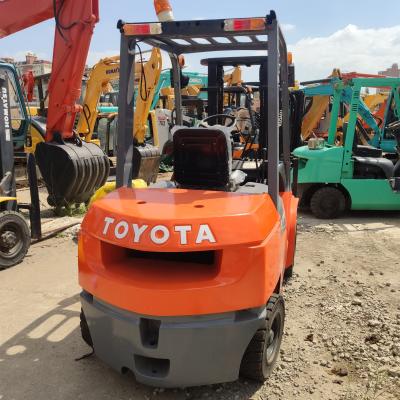 China Nieuwe 3 ton gebruikte vorklift Toyota Diesel motor vorklift met 2001-4000 werkuren Te koop