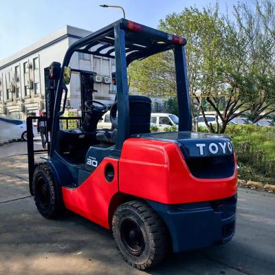 China Krachtige en betaalbare 8F30 3 ton Toyota Diesel vorklift voor bouwwerkzaamheden Te koop