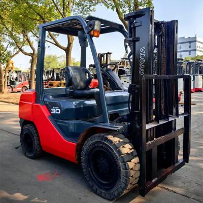 Cina 3 tonnellate Giappone Toyota Used Forklift 3 tonnellate Toyota Forklift 4 ruote motrici Tipo di motore diesel in vendita