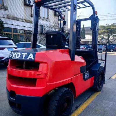 Cina 3 tonnellate di diesel Toyota carrello elevatore Min. Altezza di sollevamento 3 m Peso KG 3000 kg Facile da usare in vendita