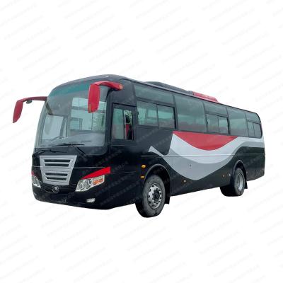 China 53 zitplaatsen voormotor luxe busbus met dieselbrandstof en 4 6L motorcapaciteit Te koop