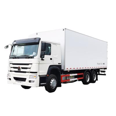 China Minus 18 to 20 Centi Degree Temperature Range Sinotruk HOWO 6x4 Refrigerator Van Truck en venta