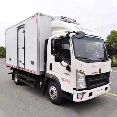 Китай Custom's Requirement 130hp 4x2 Refrigerated Truck For Ice Cream Delivery And Food Cooling продается