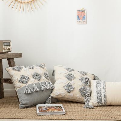 China 2021 new style moroccan anti-static tufted pillowcase, factory wholesale tassel cushion cover for living room/ for sale