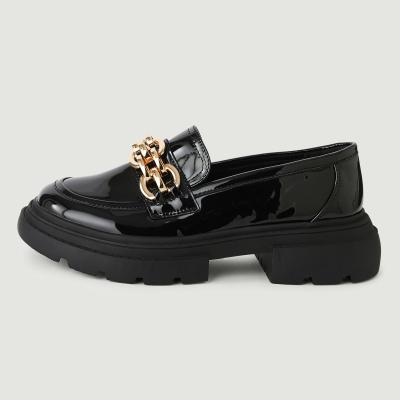 China Breathable Oxford Round Toe Block Chunky Platform Heels Pumps Black Patent Leather Loafers With Gold Chain for sale