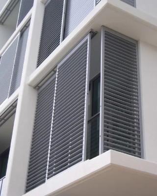 China Easy Assembled Powder Coated Galvanized Exterior Steel Metal Awning Window Curtain Shutters for sale