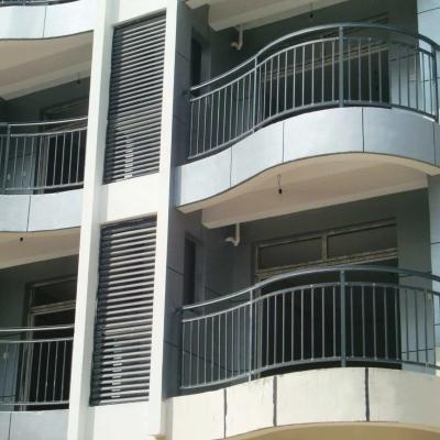 China Easily Assembled Wrought Iron Metal Guardrail Curve Balcony Fence for sale