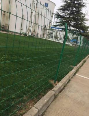 China Metal Wrought Iron Green Paint Color Galvanized Metal Welded Wire Mesh Farm Fence for sale