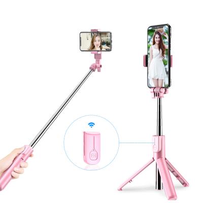 China 2020 New L07 Selfie Selfie Stick Selfie Stick Light 2020 Bluetooth Selfie Fill Light Selfie Stick Remote Control Lightweight Tripod Adjustable Selfie Stick for sale