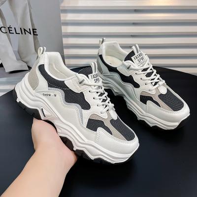 China Fashion\Comfortable\Durable\Breathable\Lit 2021 New Trendy Lightweight Fashion Ladies Flat Casual Walking Sneakers for sale