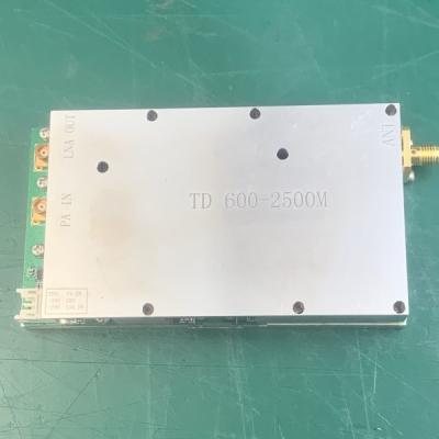 Chine mode à bande large LTE de l'amplificateur 24V 600MHz 2500MHz TDD de propulseur de signal de 2W COFDM à vendre