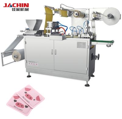 Cina Factory Breathable Non Woven Fabric Wormwood Plaster Heat Patch Forming Machine in vendita