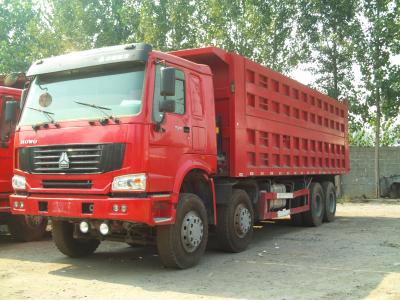 China Hochleistungs-LKW, schwere Lasts-LKW mit der Kabine, die schwere Materialien lädt zu verkaufen