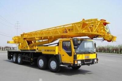 Chine Camion de machines de levage montés grue haute efficacité Performance de levage à vendre