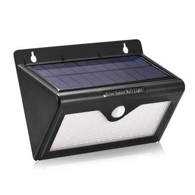 China Luz al aire libre llevada accionada solar del detector de movimiento de la seguridad del color negro automáticamente en venta