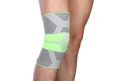 China Neoprene Youth Compression Sleeve Knee Brace For Weightlifting Avoid Injuries for sale