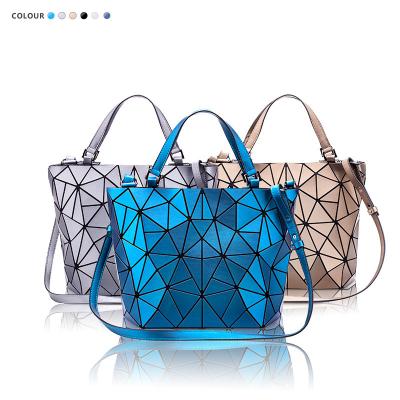 China 2021 Fashion Bucket Woman Geometric Luminous Lightweight Reflective Handbags for sale