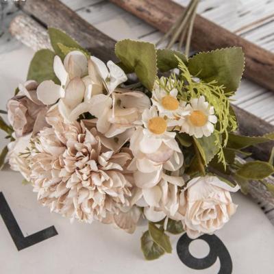 China Cheap Amazon Silk Flower Centerpiece Bouquet Chamomile Fall Artificial Flowers for sale